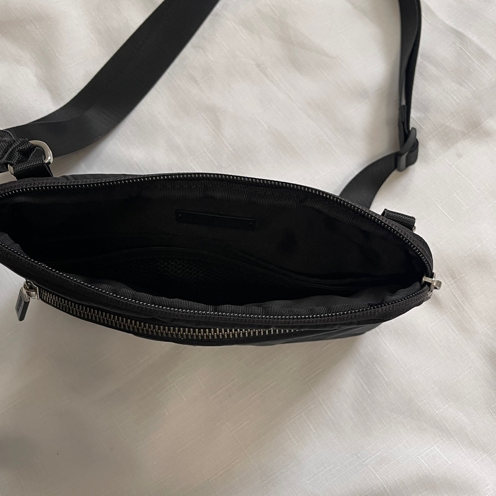 lululemon athletica Black Crossbody Bag - Picture 3 of 3